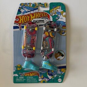 Kids Finger Skateboard Set - Teal & Multicolor